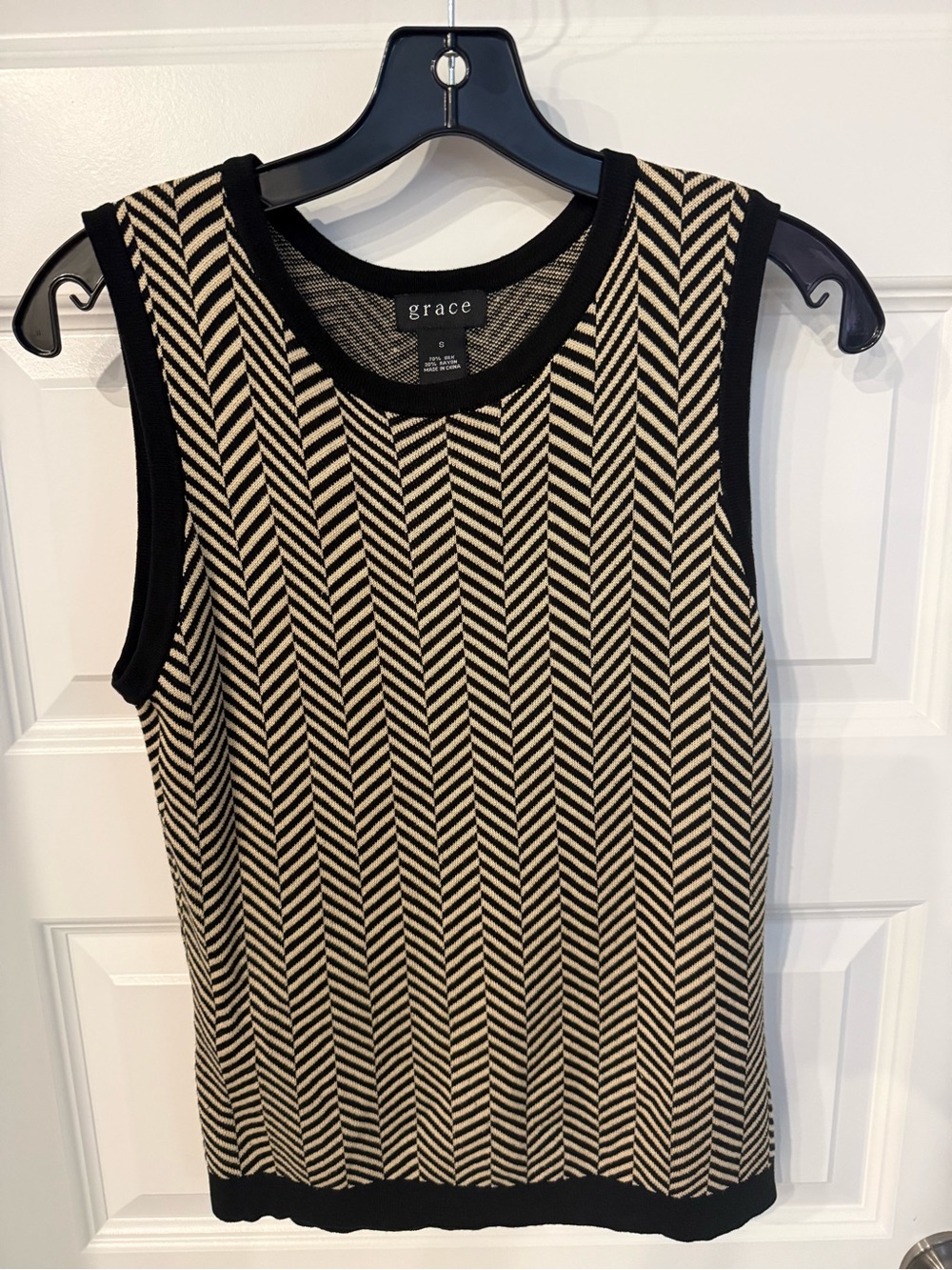 Grace Black & Beige Chevron Silk Blend Sleeveless Knit Top Size Small